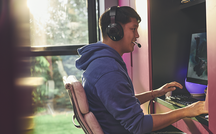JBL Quantum 360 Wireless No te pierdas ni un momento con la conexión inalámbrica dual. - Image