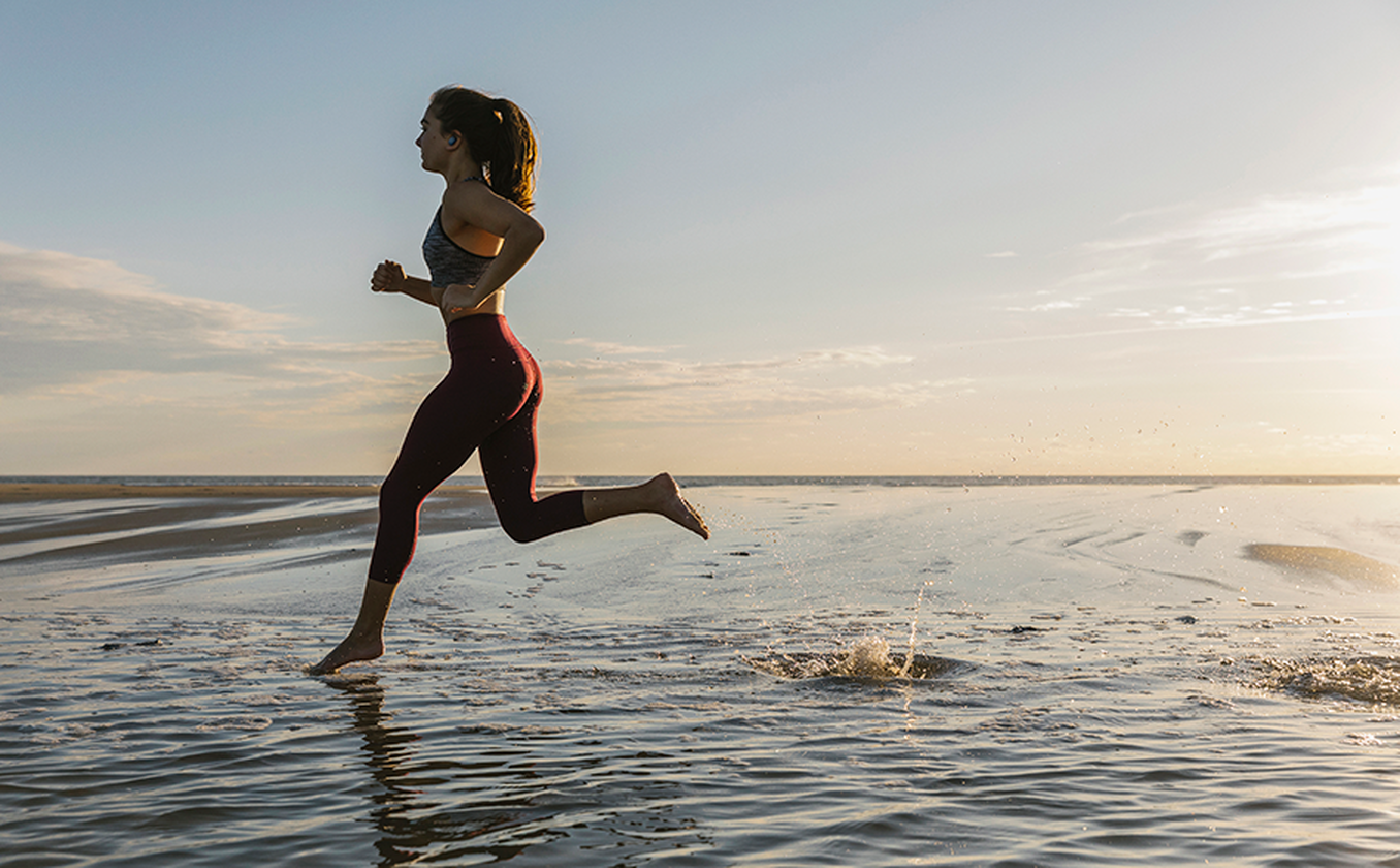 El diseño de alerón y Twistlock™ se adapta a tu estilo de vida activo El alerón ergonómico de los JBL Endurance Race usa la tecnología Twistlock™ para eliminar la incomodidad de los puntos de presión, proporcionando un mejor sellado y estabilidad y un ajuste superior durante todo el día.
