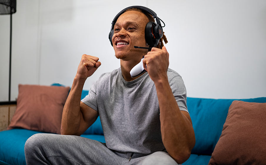JBL Quantum 910 Wireless Consigue una ventaja competitiva crucial con JBL QuantumSPATIAL 360™ en tu consola - Image
