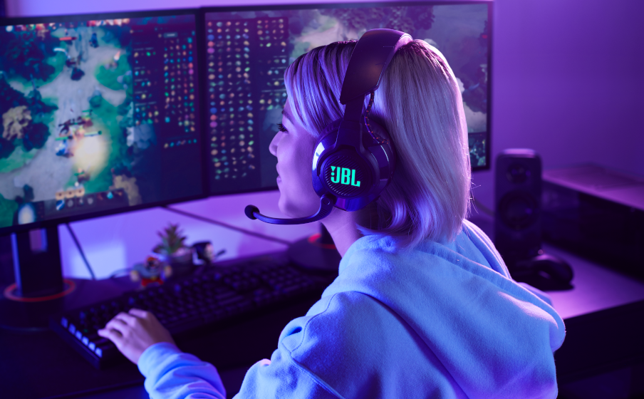 JBL Quantum 610 Wireless Vive el juego al máximo con JBL QuantumSURROUND™ y DTS - Image