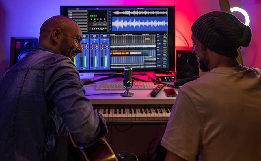 JBL Quantum Stream Studio Cuatro patrones de captación de voz seleccionables - Image