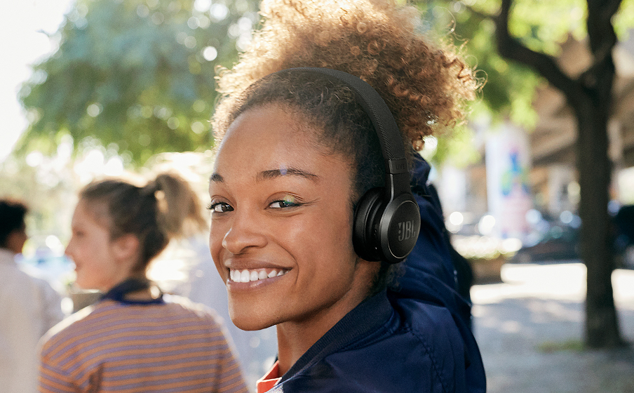 JBL Live 460NC Si necesitas ayuda, solo tienes que pedirla. - Image