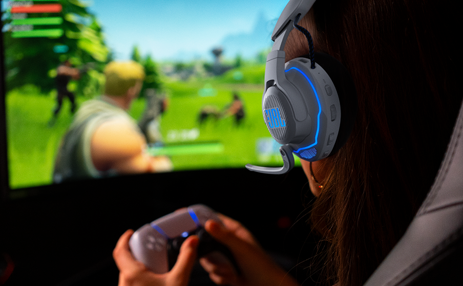 JBL Quantum 910P Console Wireless Consigue una ventaja competitiva crucial con JBL QuantumSPATIAL 360™ en tu PlayStation - Image