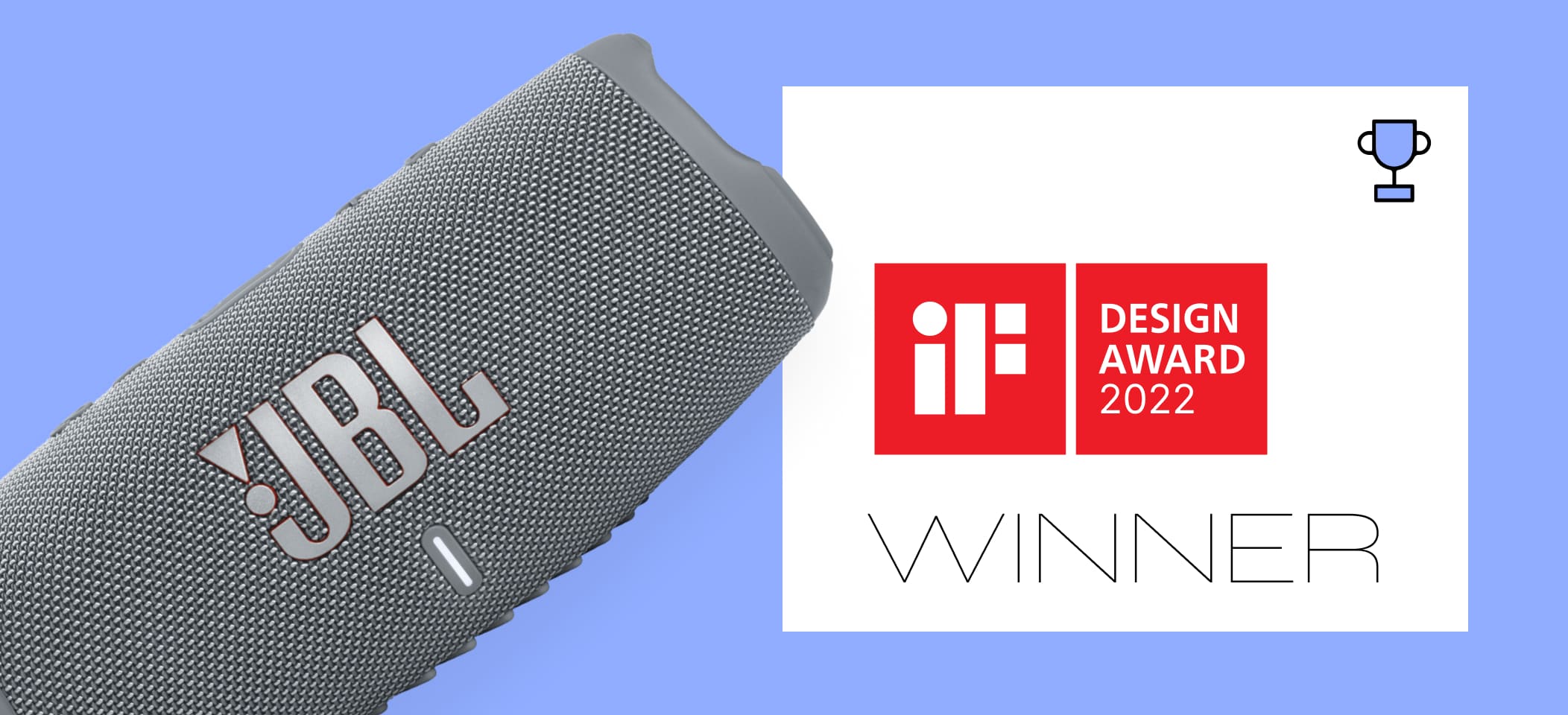 Bocina JBL Charge 5 en un entorno de aventura, mostrando su portabilidad.